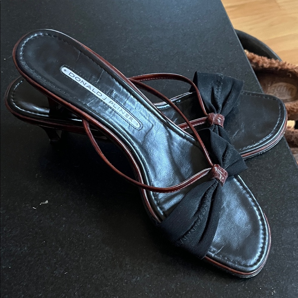 Donald J. Pliner Black and Brown Bow Sandals vintage - Picture 5 of 6